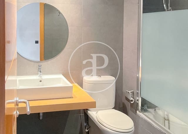 2 slaapkamer Appartement te koop in Valverde, Madrid stad met zwembad - € 705.000 (Ref: 9656105)