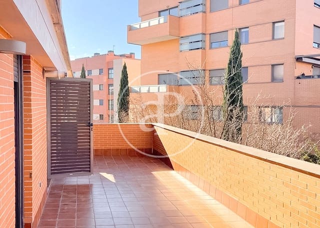 2 bedroom Apartment for sale in Valverde, Madrid city with pool - € 700,000 (Ref: 9656105)
