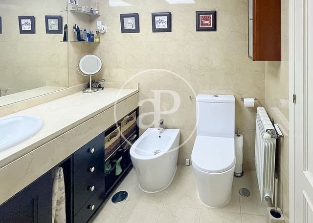 3 sypialnia Apartament do wynajęcia w Alameda de Osuna, Miasto Madryt z basenem - 3 000 € (Ref: 9656107)