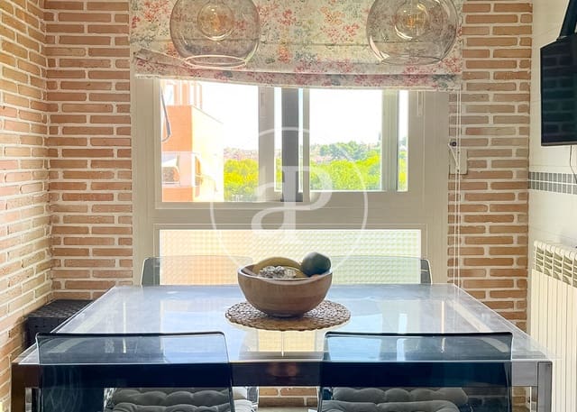 3 sypialnia Apartament do wynajęcia w Alameda de Osuna, Miasto Madryt z basenem - 3 000 € (Ref: 9656107)