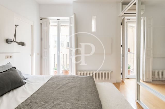 1 slaapkamer Appartement te huur in Almagro, Madrid stad - € 1.900 (Ref: 9659445)