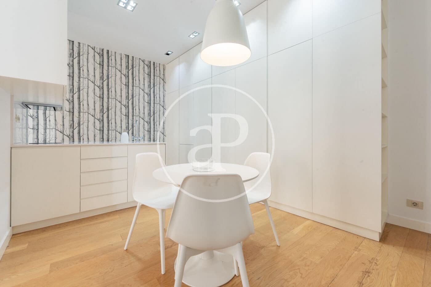 1 slaapkamer Appartement te huur in Madrid stad - € 1.900 (Ref: 9659445)