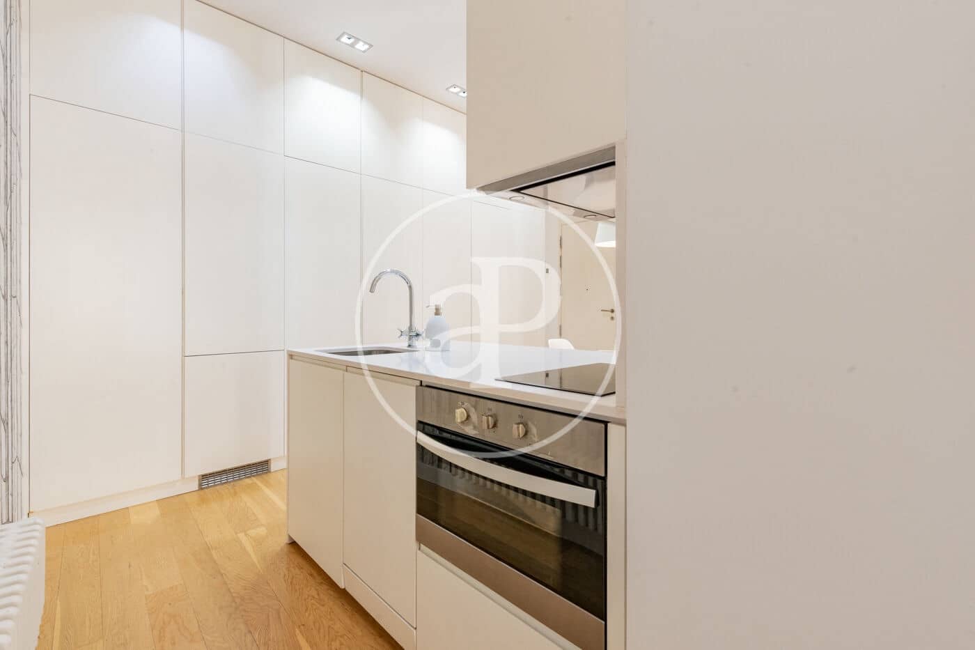 1 slaapkamer Appartement te huur in Madrid stad - € 1.900 (Ref: 9659445)