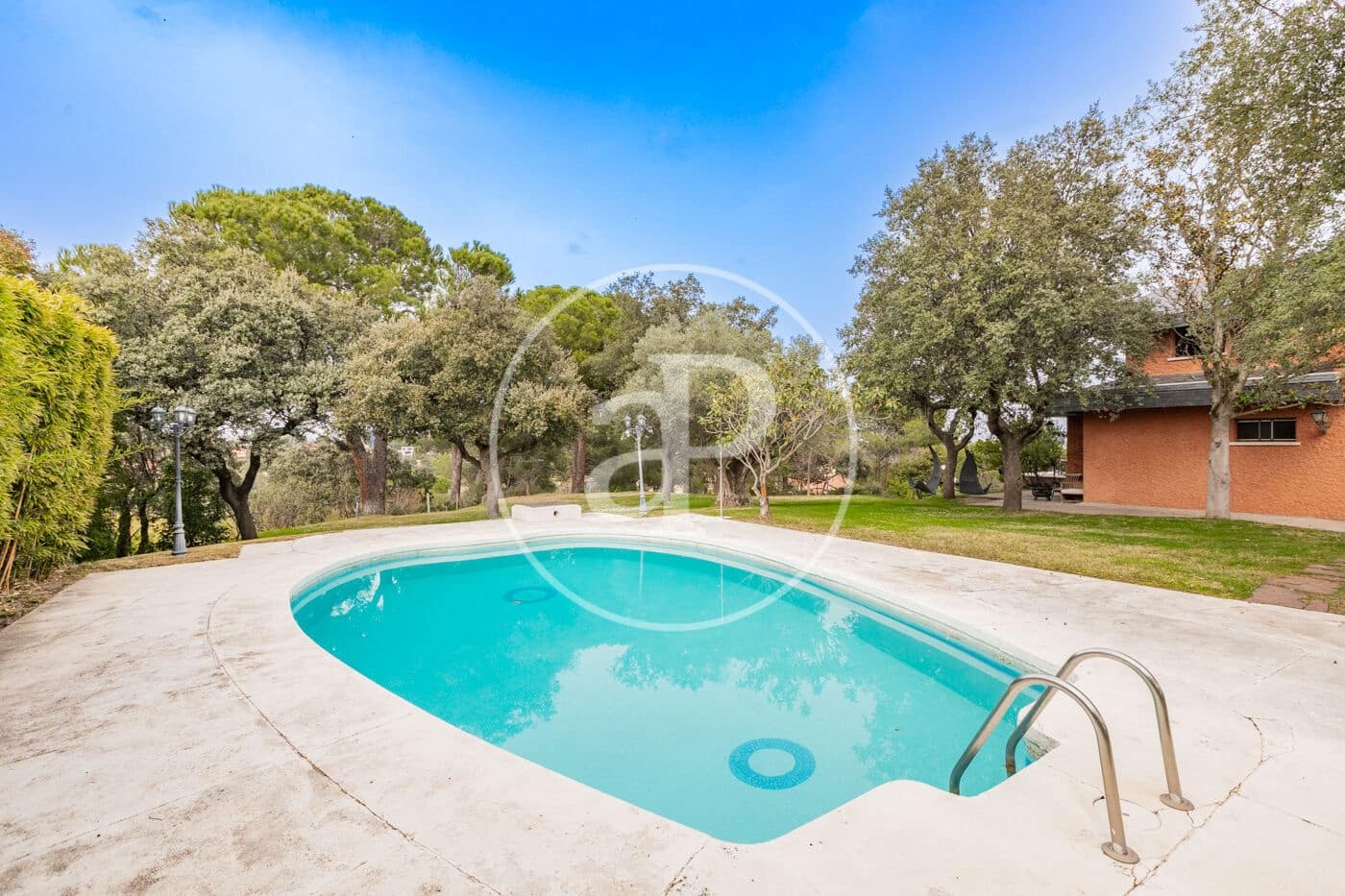 6 slaapkamer Villa te koop in San Sebastian de los Reyes met zwembad - € 1.700.000 (Ref: 9659452)