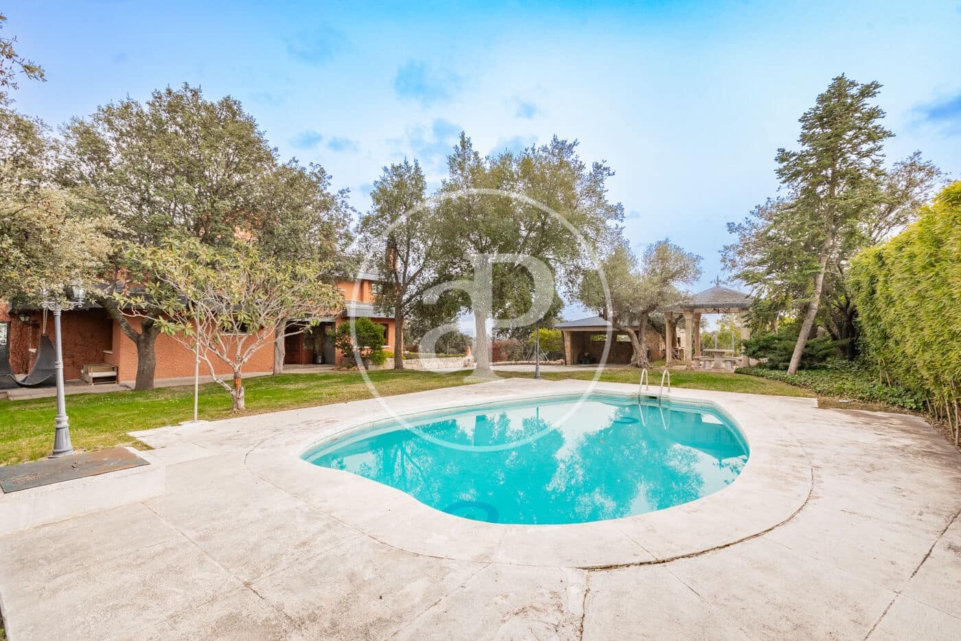 6 slaapkamer Villa te koop in San Sebastian de los Reyes met zwembad - € 1.700.000 (Ref: 9659452)