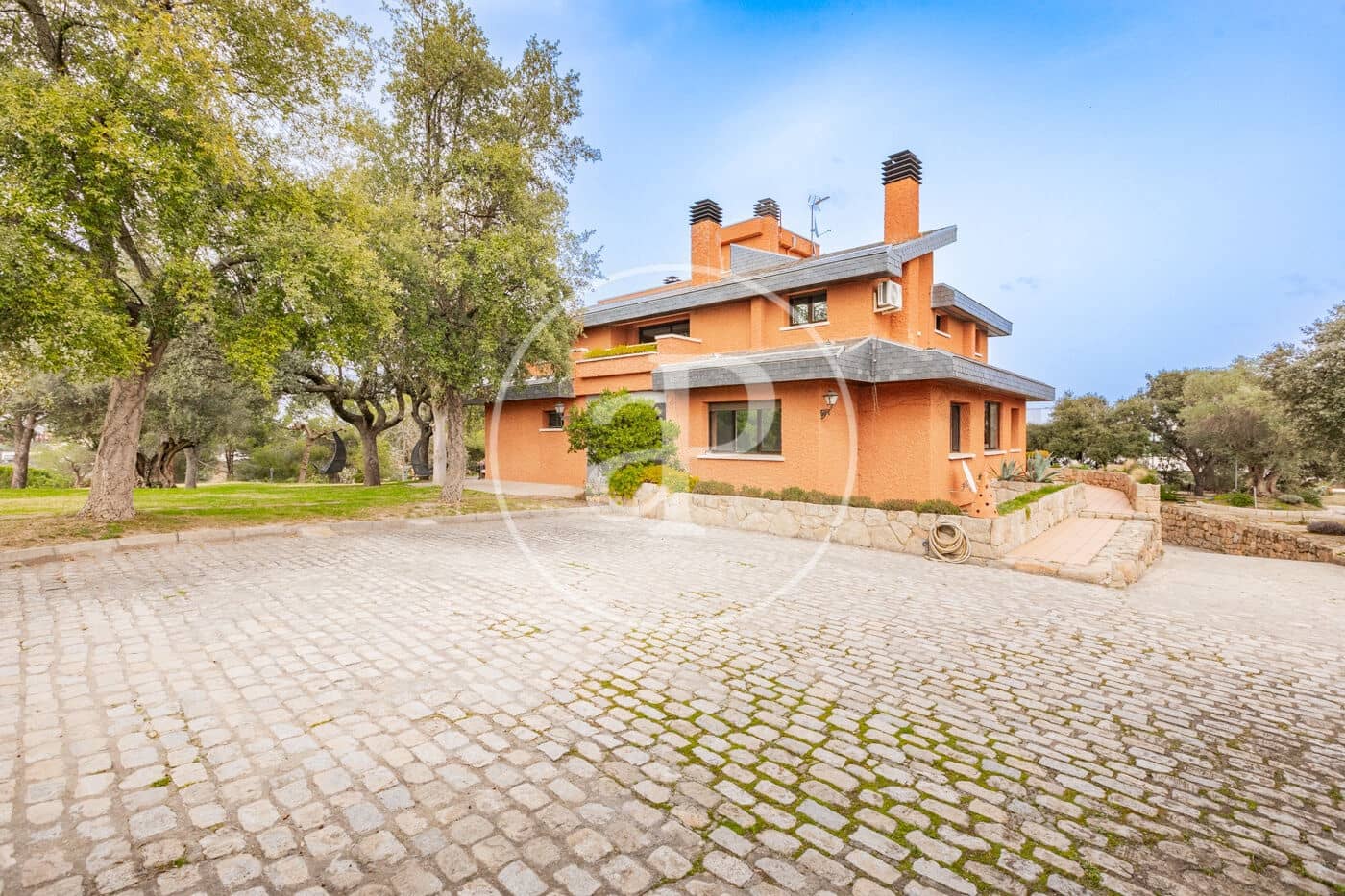 6 slaapkamer Villa te koop in San Sebastian de los Reyes met zwembad - € 1.700.000 (Ref: 9659452)