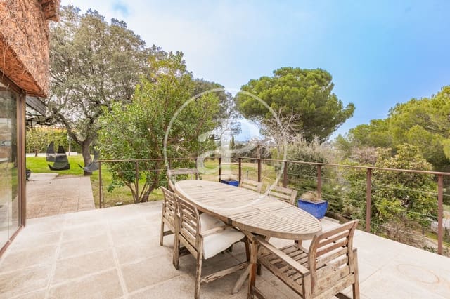 6 slaapkamer Villa te koop in San Sebastián de los Reyes met zwembad - € 1.700.000 (Ref: 9659452)