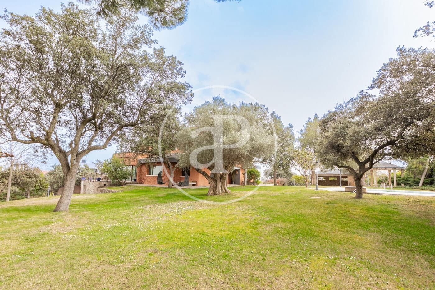 6 slaapkamer Villa te koop in San Sebastian de los Reyes met zwembad - € 1.700.000 (Ref: 9659452)