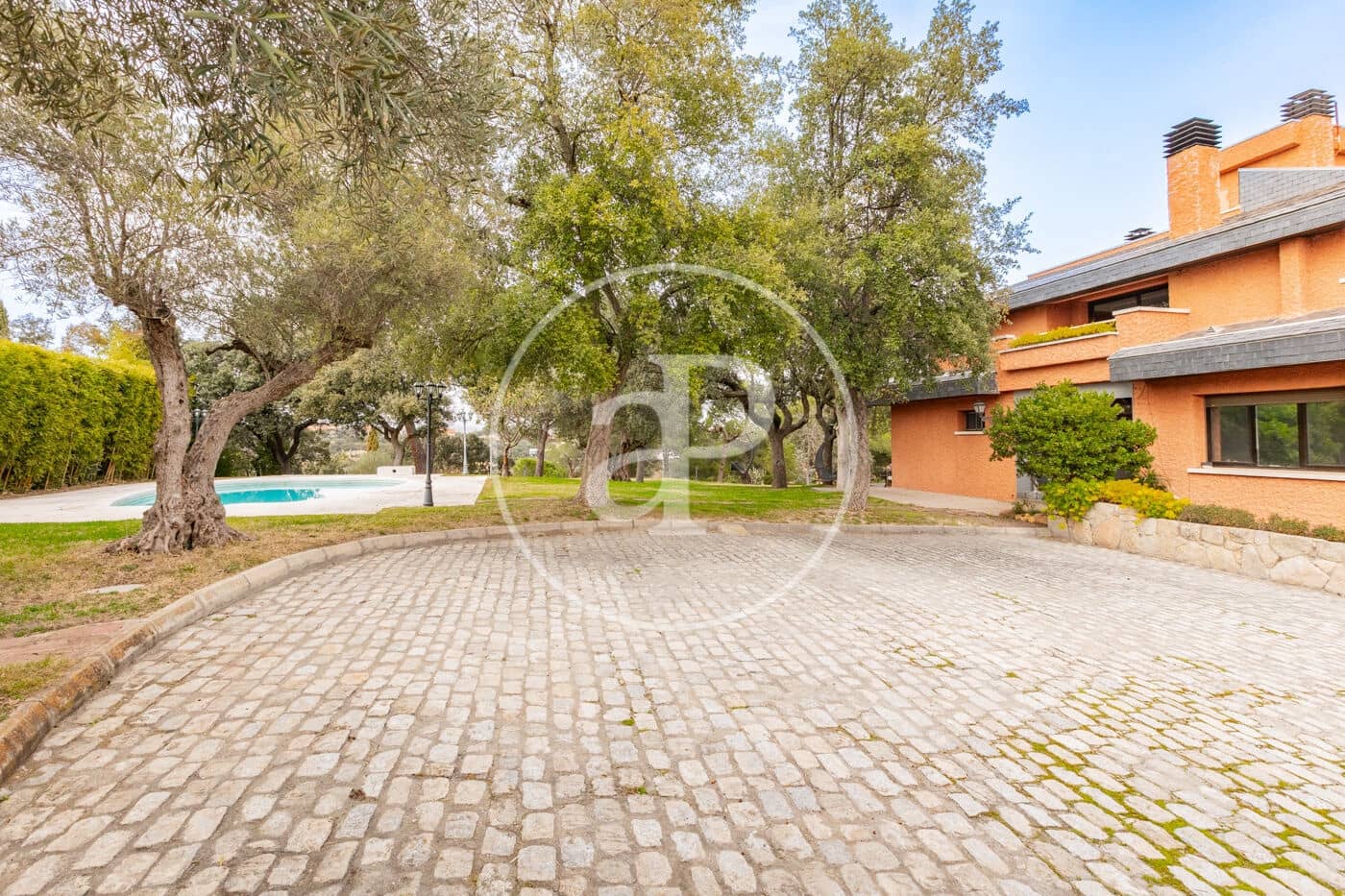 6 slaapkamer Villa te koop in San Sebastian de los Reyes met zwembad - € 1.700.000 (Ref: 9659452)