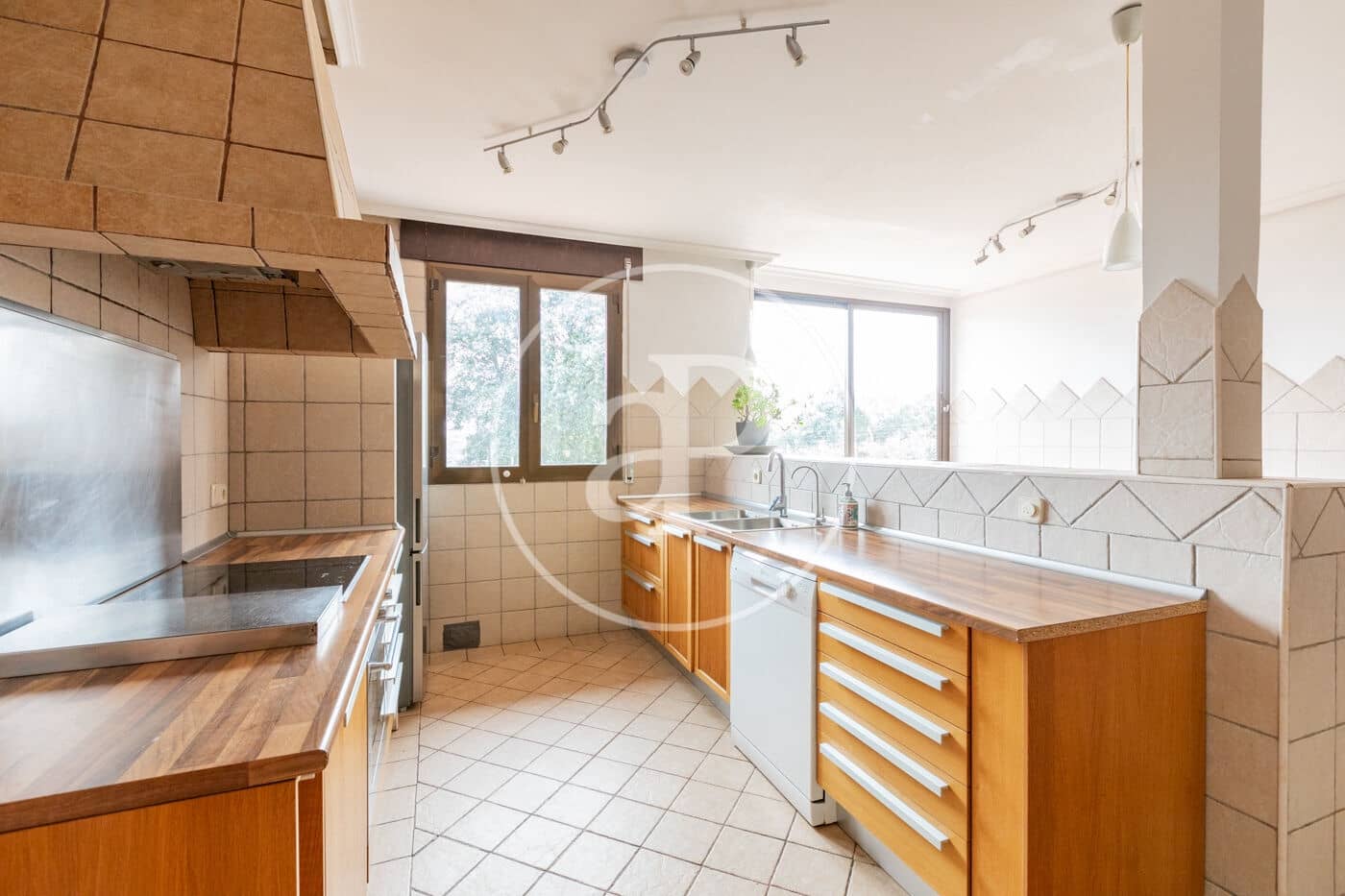 6 slaapkamer Villa te koop in San Sebastian de los Reyes met zwembad - € 1.700.000 (Ref: 9659452)