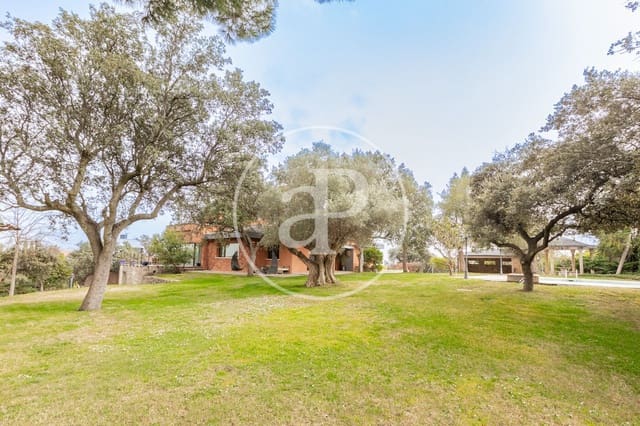 6 slaapkamer Villa te koop in San Sebastián de los Reyes met zwembad - € 1.700.000 (Ref: 9659452)