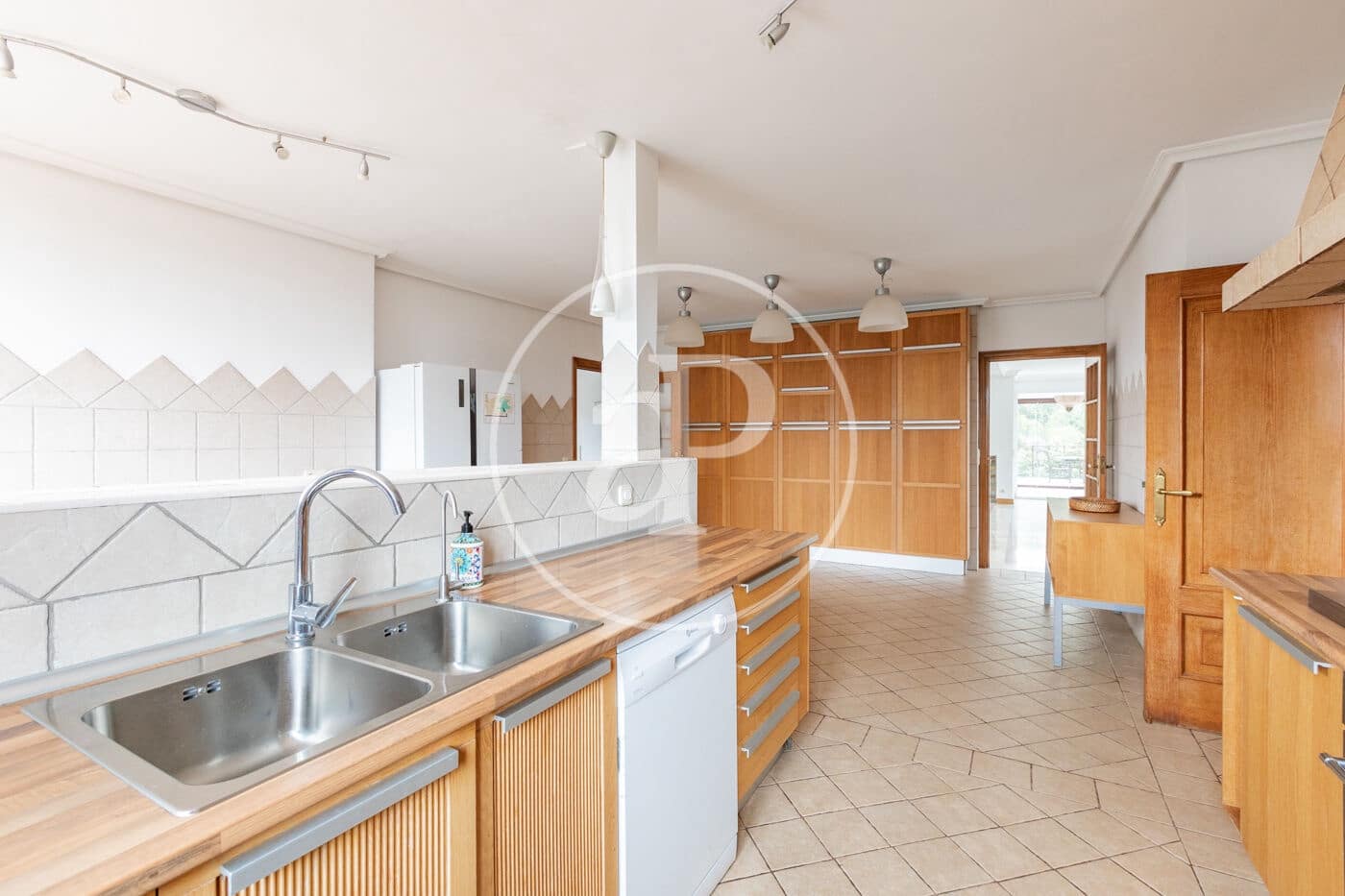 6 slaapkamer Villa te koop in San Sebastian de los Reyes met zwembad - € 1.700.000 (Ref: 9659452)