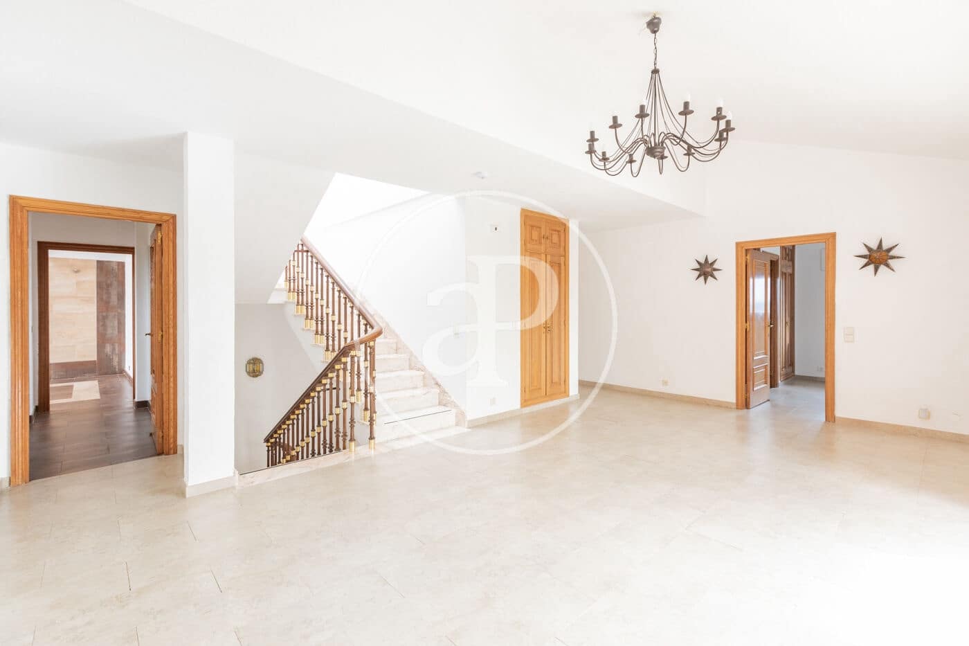 6 slaapkamer Villa te koop in San Sebastian de los Reyes met zwembad - € 1.700.000 (Ref: 9659452)