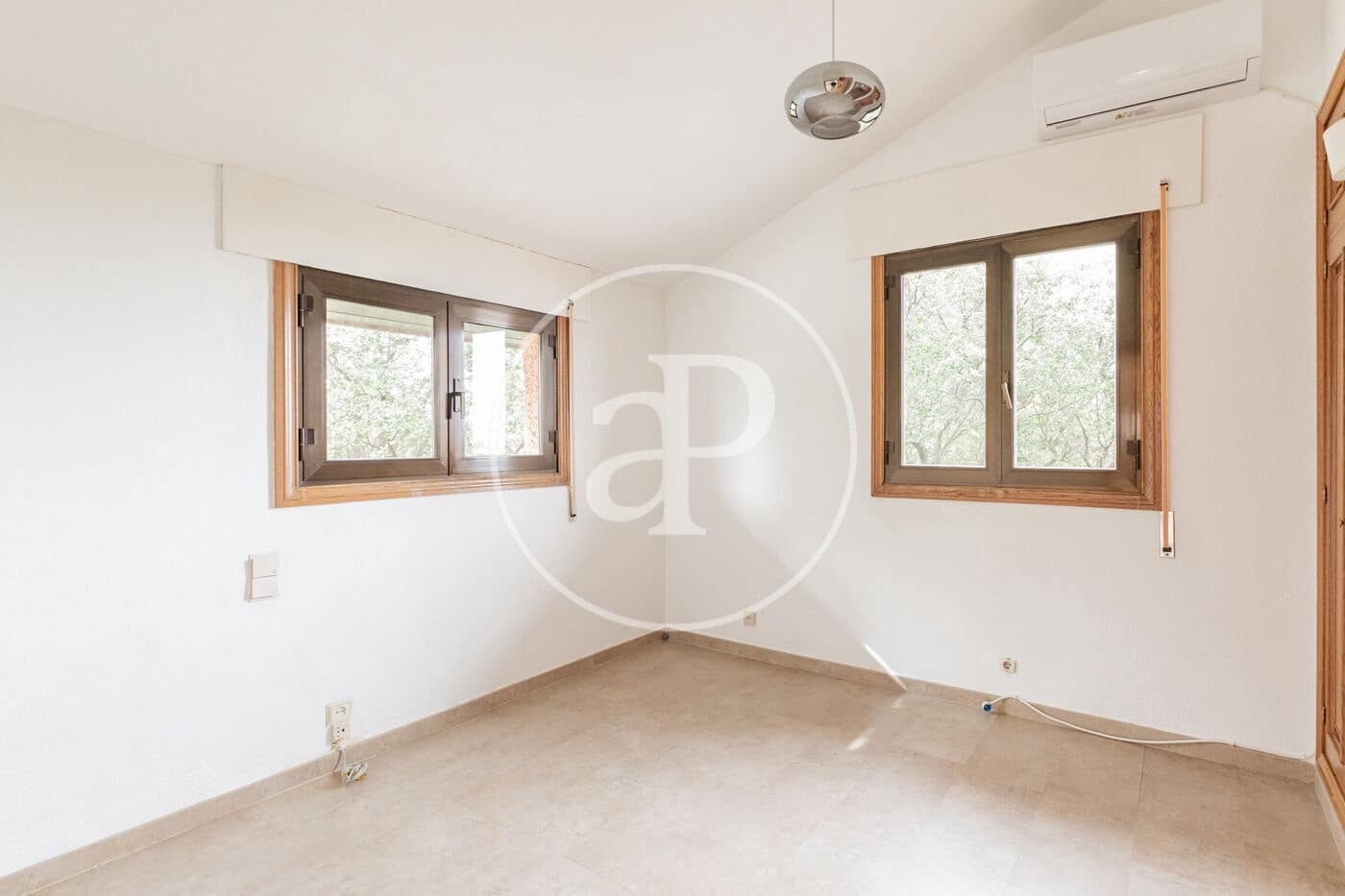 6 slaapkamer Villa te koop in San Sebastian de los Reyes met zwembad - € 1.700.000 (Ref: 9659452)