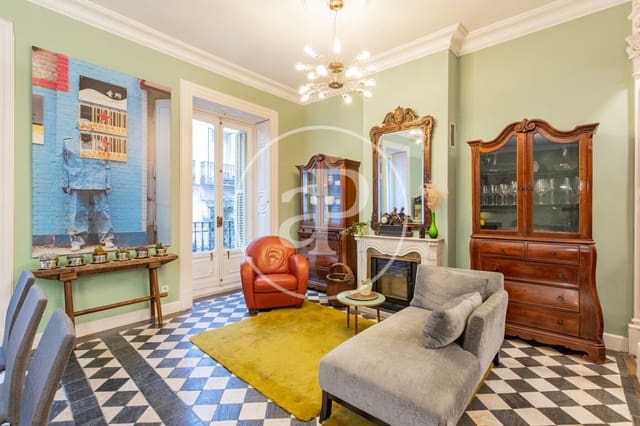 3 bedroom Apartment for rent in Embajadores, Madrid city - € 4,100 (Ref: 9659454)