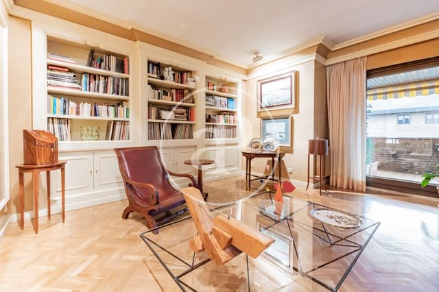 4 quarto Apartamento para venda em Valverde, Madrid cidade com piscina - 1 440 000 € (Ref: 9670651)