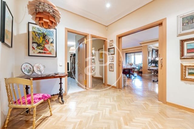 4 quarto Apartamento para venda em Valverde, Madrid cidade com piscina - 1 440 000 € (Ref: 9670651)