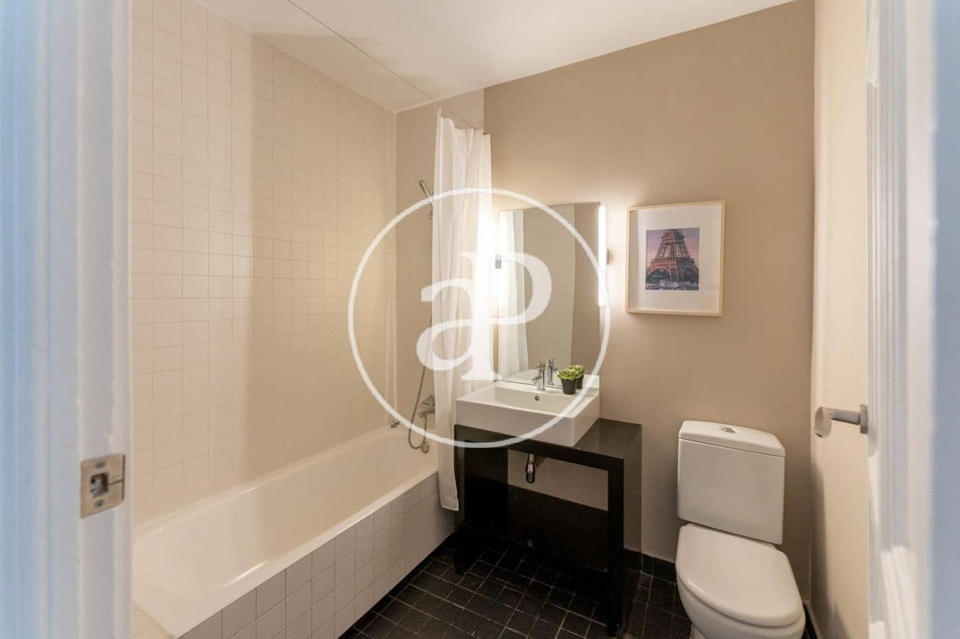 3 soverom Leilighet til leie i Madrid by - € 2 500 (Ref: 9674230)