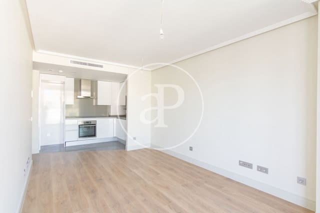 1 bedroom Apartment for rent in Valverde, Madrid city with pool - € 1,450 (Ref: 9677749)