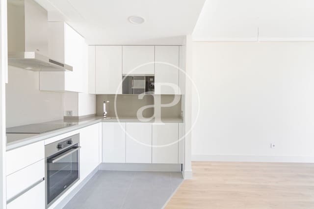 1 bedroom Apartment for rent in Valverde, Madrid city with pool - € 1,450 (Ref: 9677749)