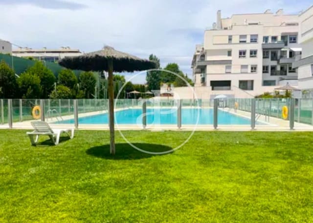 Apartamento de 3 habitaciones en Aravaca, Madrid ciudad en venta con piscina - 1.486.000 € (Ref: 9677751)
