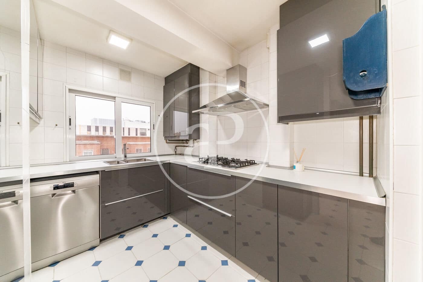 5 bedroom Apartment for rent in Madrid city - € 3,500 (Ref: 9677753)