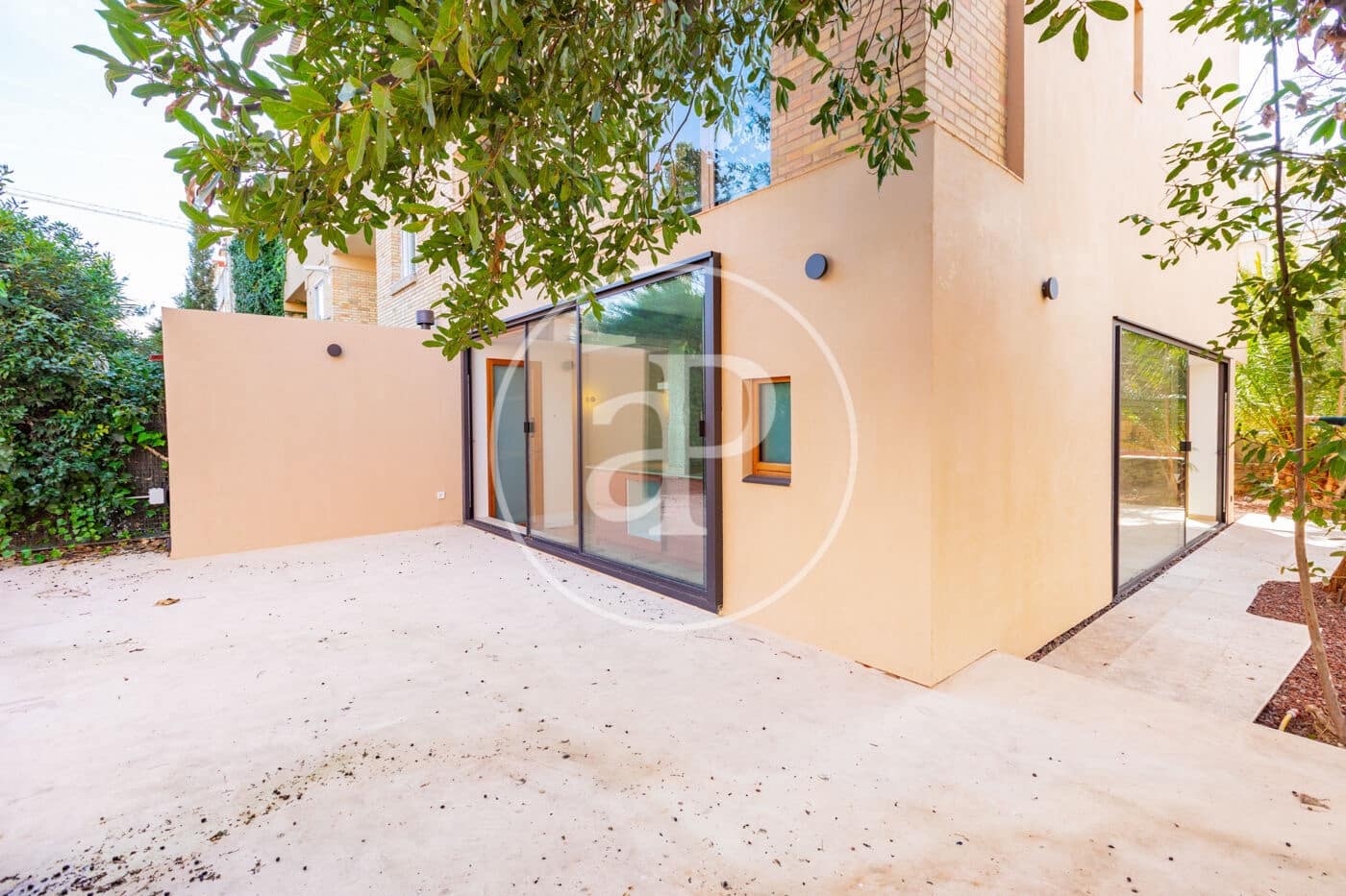 5 bedroom Villa for sale in Pozuelo de Alarcon - € 1,795,000 (Ref: 9677755)