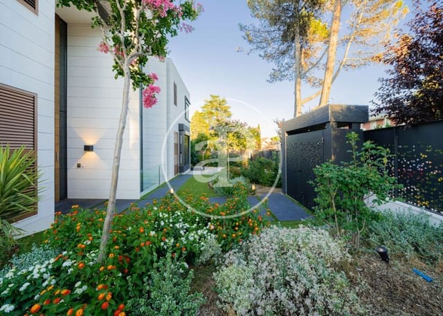 7 slaapkamer Villa te koop in Piovera, Madrid stad met zwembad - € 6.800.000 (Ref: 9677756)