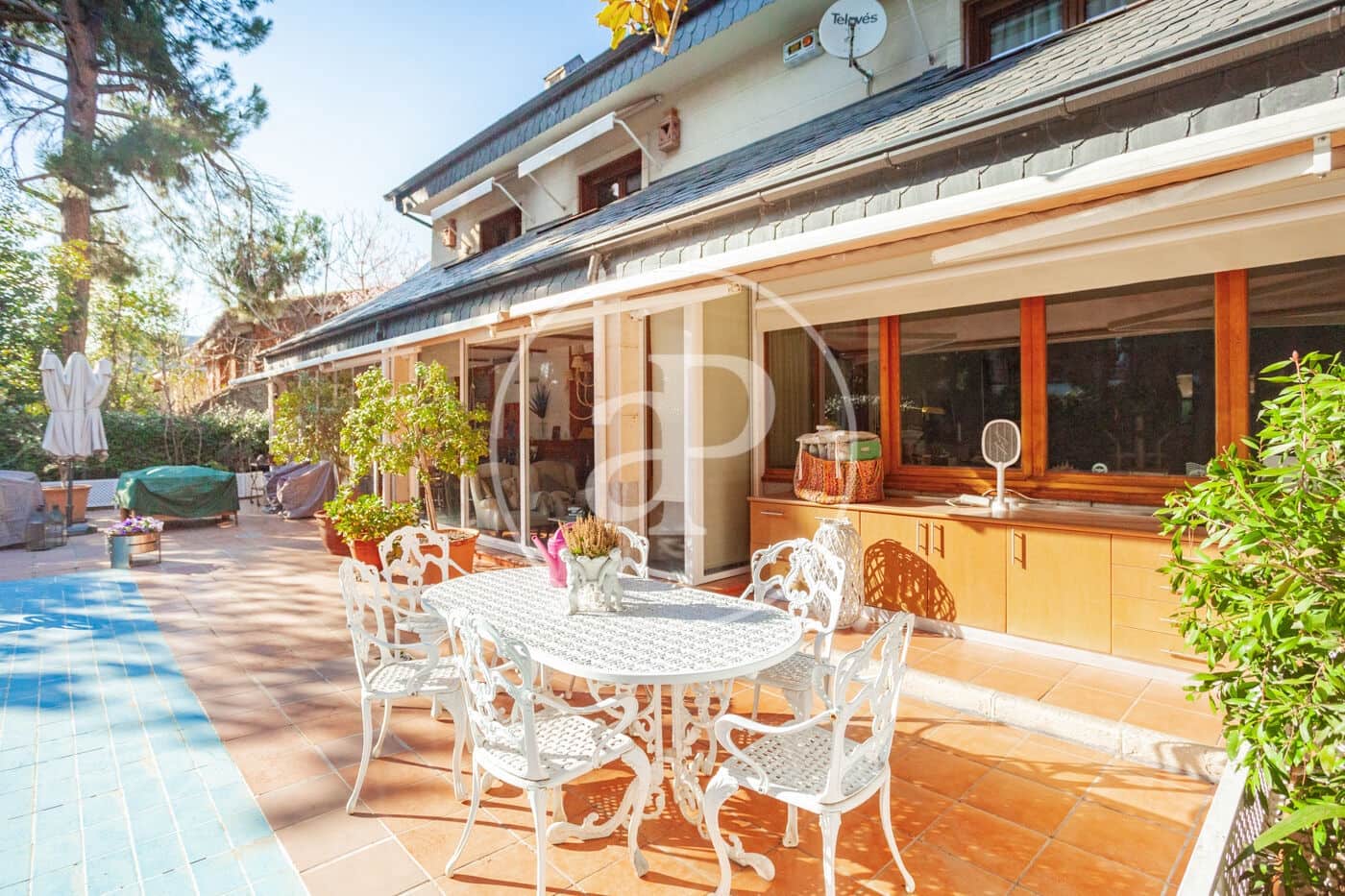 7 bedroom Villa for sale in Pozuelo de Alarcon with pool - € 1,650,000 (Ref: 9686443)