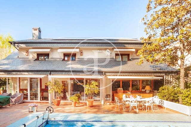 7 slaapkamer Villa te koop in Pozuelo de Alarcón met zwembad - € 1.650.000 (Ref: 9686443)