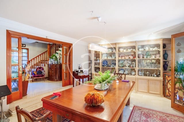 7 slaapkamer Villa te koop in Pozuelo de Alarcón met zwembad - € 1.650.000 (Ref: 9686443)