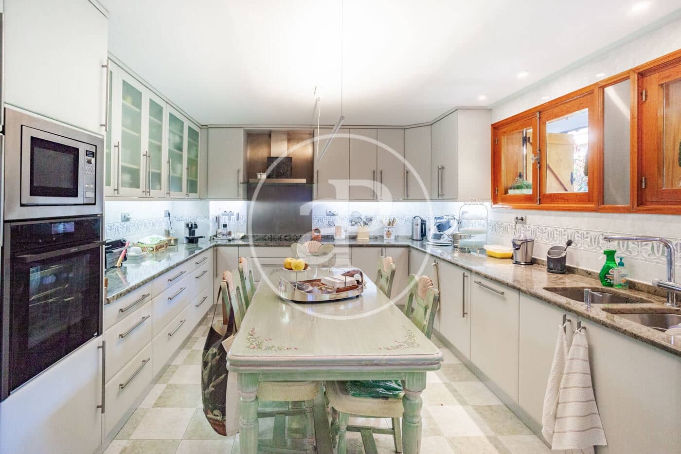 7 bedroom Villa for sale in Pozuelo de Alarcon with pool - € 1,650,000 (Ref: 9686443)