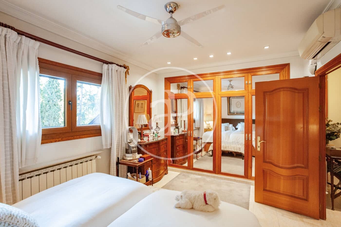 7 bedroom Villa for sale in Pozuelo de Alarcon with pool - € 1,650,000 (Ref: 9686443)