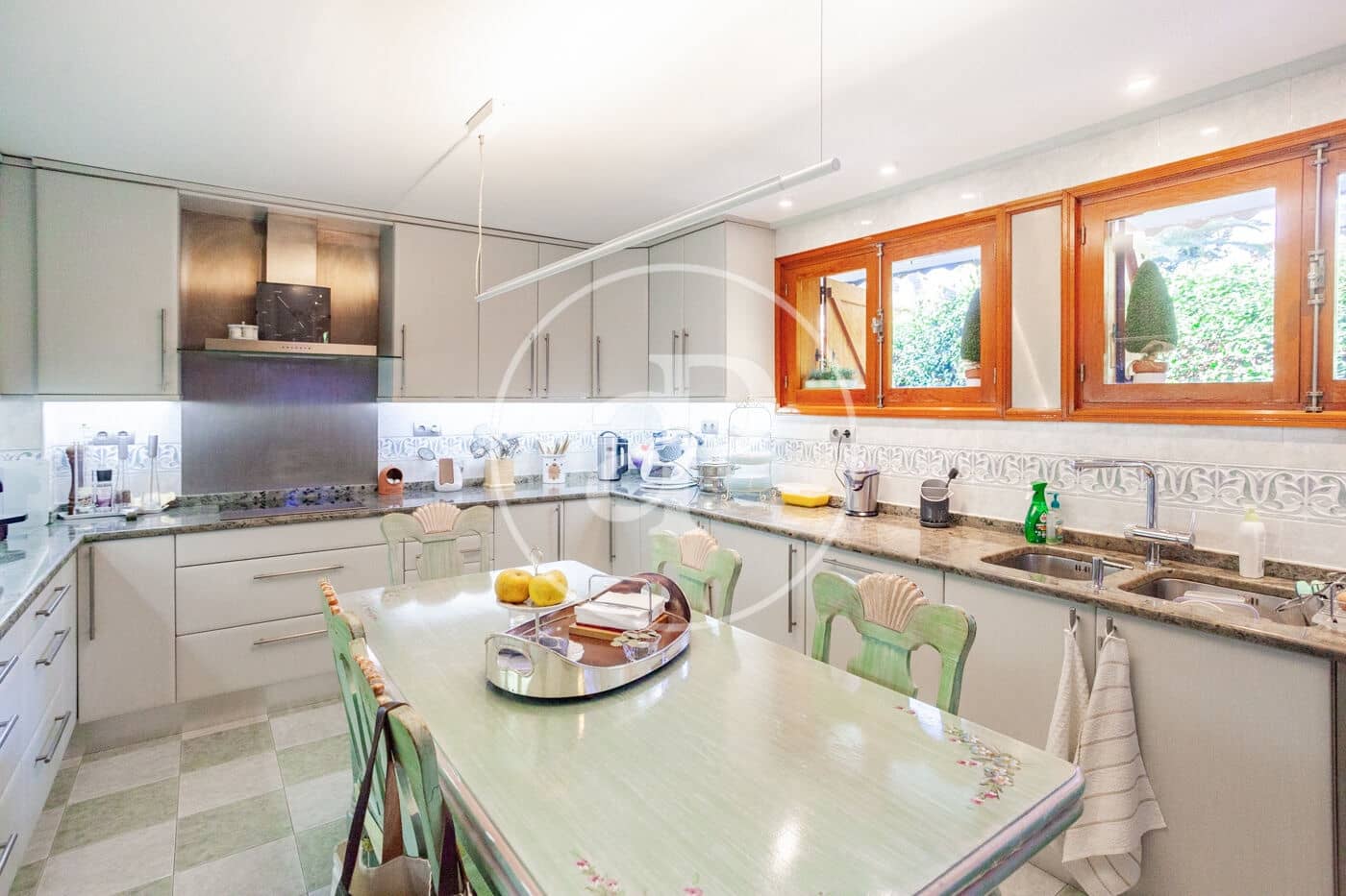 7 bedroom Villa for sale in Pozuelo de Alarcon with pool - € 1,650,000 (Ref: 9686443)