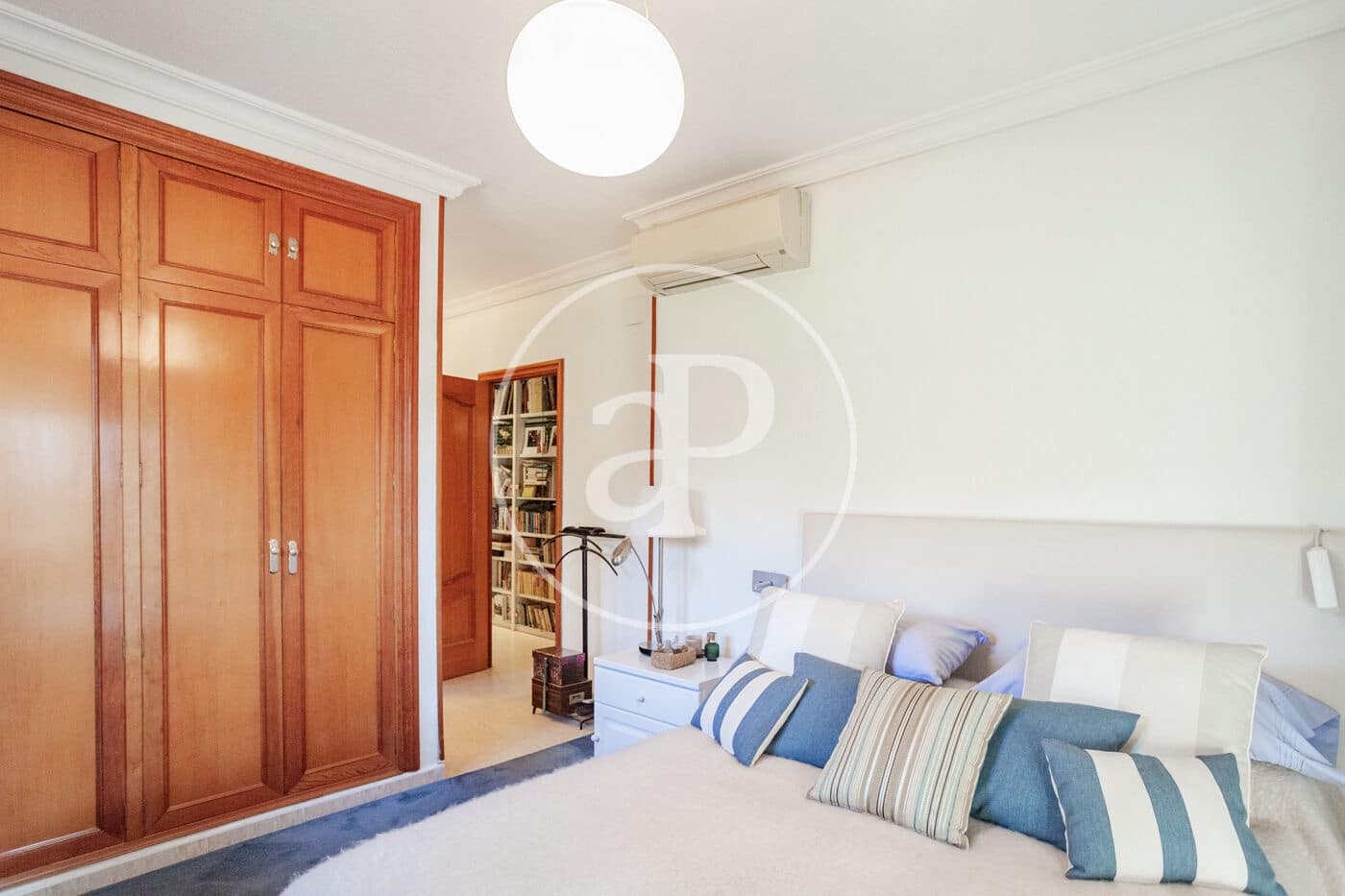 7 bedroom Villa for sale in Pozuelo de Alarcon with pool - € 1,650,000 (Ref: 9686443)