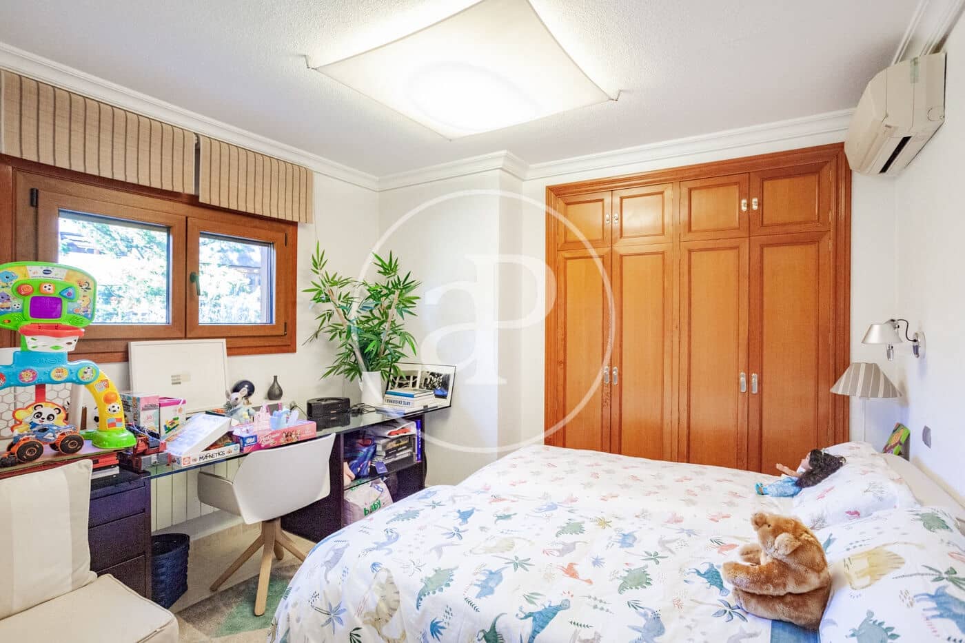 7 bedroom Villa for sale in Pozuelo de Alarcon with pool - € 1,650,000 (Ref: 9686443)