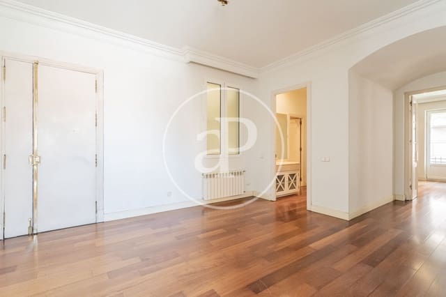 2 slaapkamer Appartement te huur in Almagro, Madrid stad - € 4.250 (Ref: 9686446)