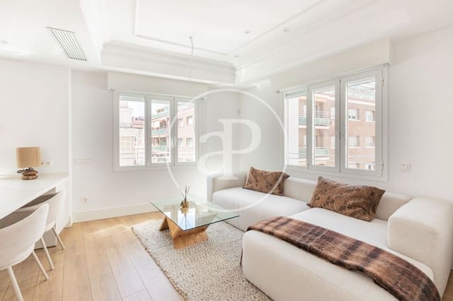 2 slaapkamer Appartement te huur in Argüelles, Madrid stad met zwembad - € 3.300 (Ref: 9686448)