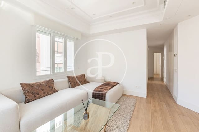 2 slaapkamer Appartement te huur in Argüelles, Madrid stad met zwembad - € 3.300 (Ref: 9686448)