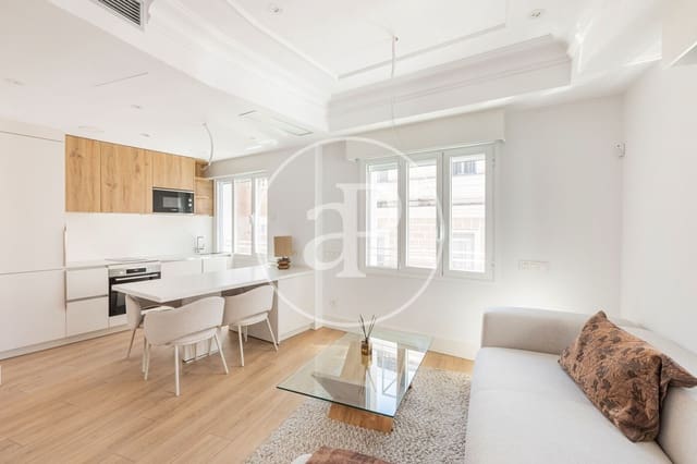 2 slaapkamer Appartement te huur in Argüelles, Madrid stad met zwembad - € 3.300 (Ref: 9686448)