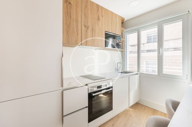 2 slaapkamer Appartement te huur in Argüelles, Madrid stad met zwembad - € 3.300 (Ref: 9686448)