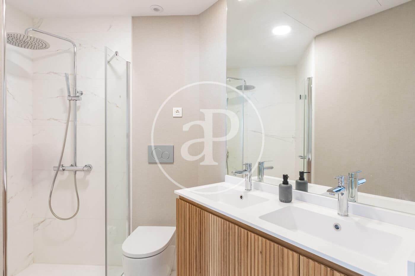 2 bedroom Apartment for rent in Madrid city with pool - € 3,300 (Ref: 9686448)