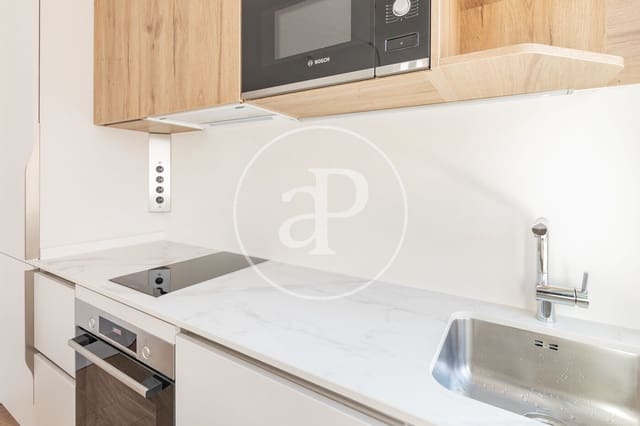 2 slaapkamer Appartement te huur in Argüelles, Madrid stad met zwembad - € 3.300 (Ref: 9686448)