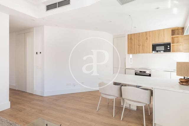 2 slaapkamer Appartement te huur in Argüelles, Madrid stad met zwembad - € 3.300 (Ref: 9686448)