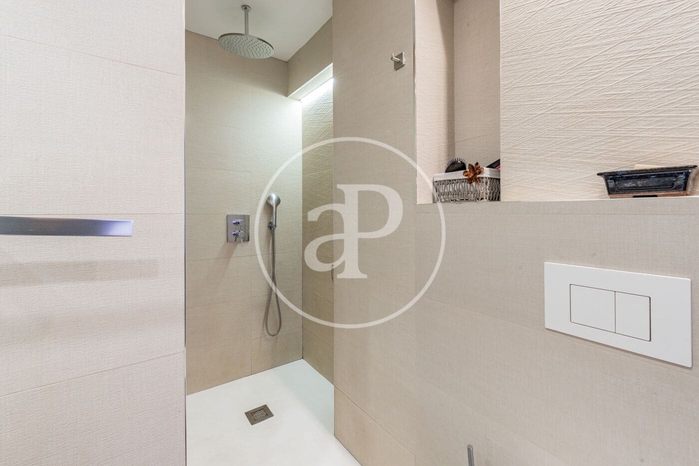 4 bedroom Apartment for sale in Madrid city - € 1,090,000 (Ref: 9686450)