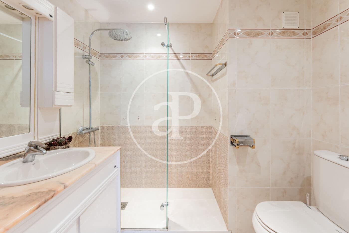 4 bedroom Apartment for sale in Madrid city with pool - € 1,350,000 (Ref: 9690631)