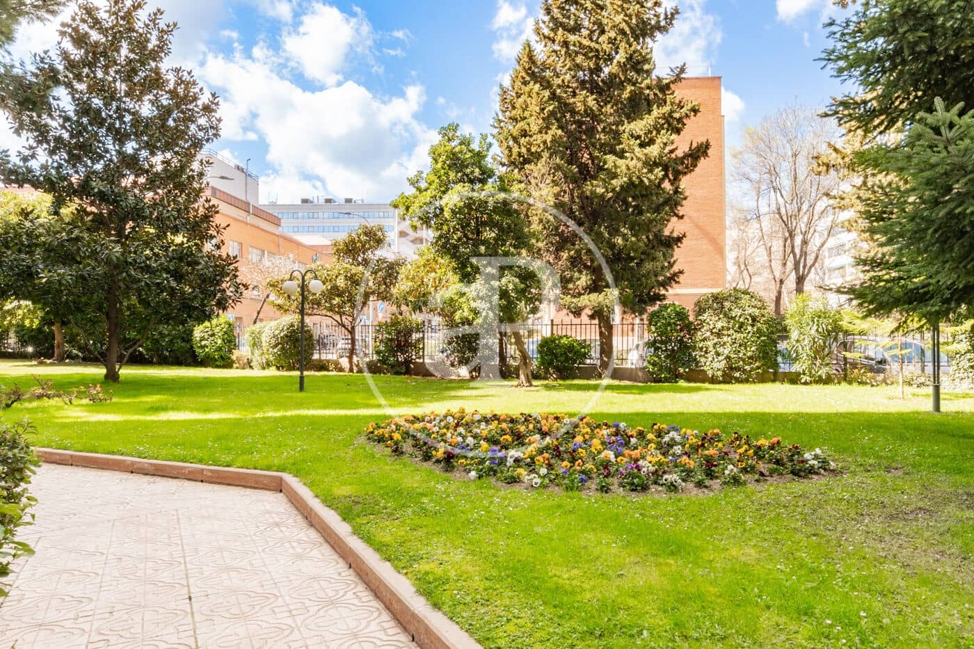 4 bedroom Apartment for sale in Madrid city with pool - € 1,350,000 (Ref: 9690631)