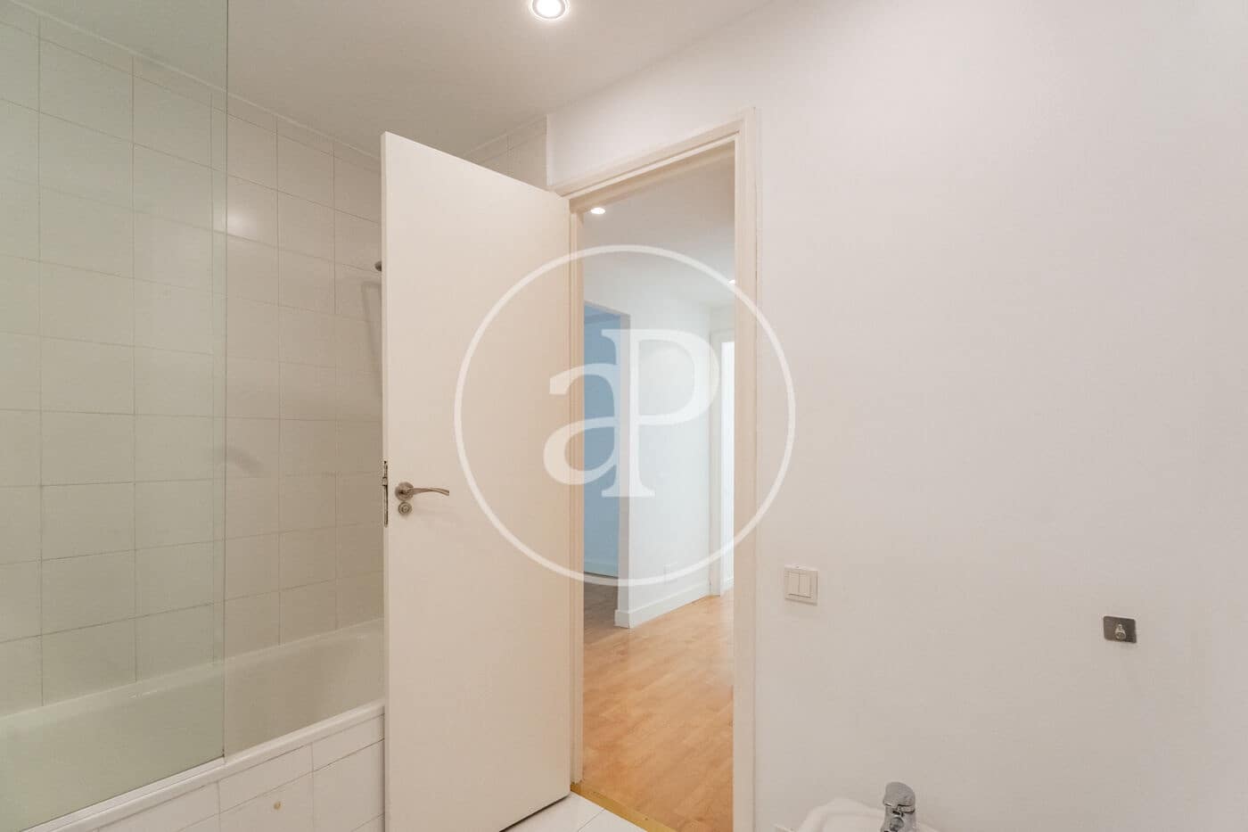 2 bedroom Apartment for rent in Madrid city - € 2,300 (Ref: 9695359)