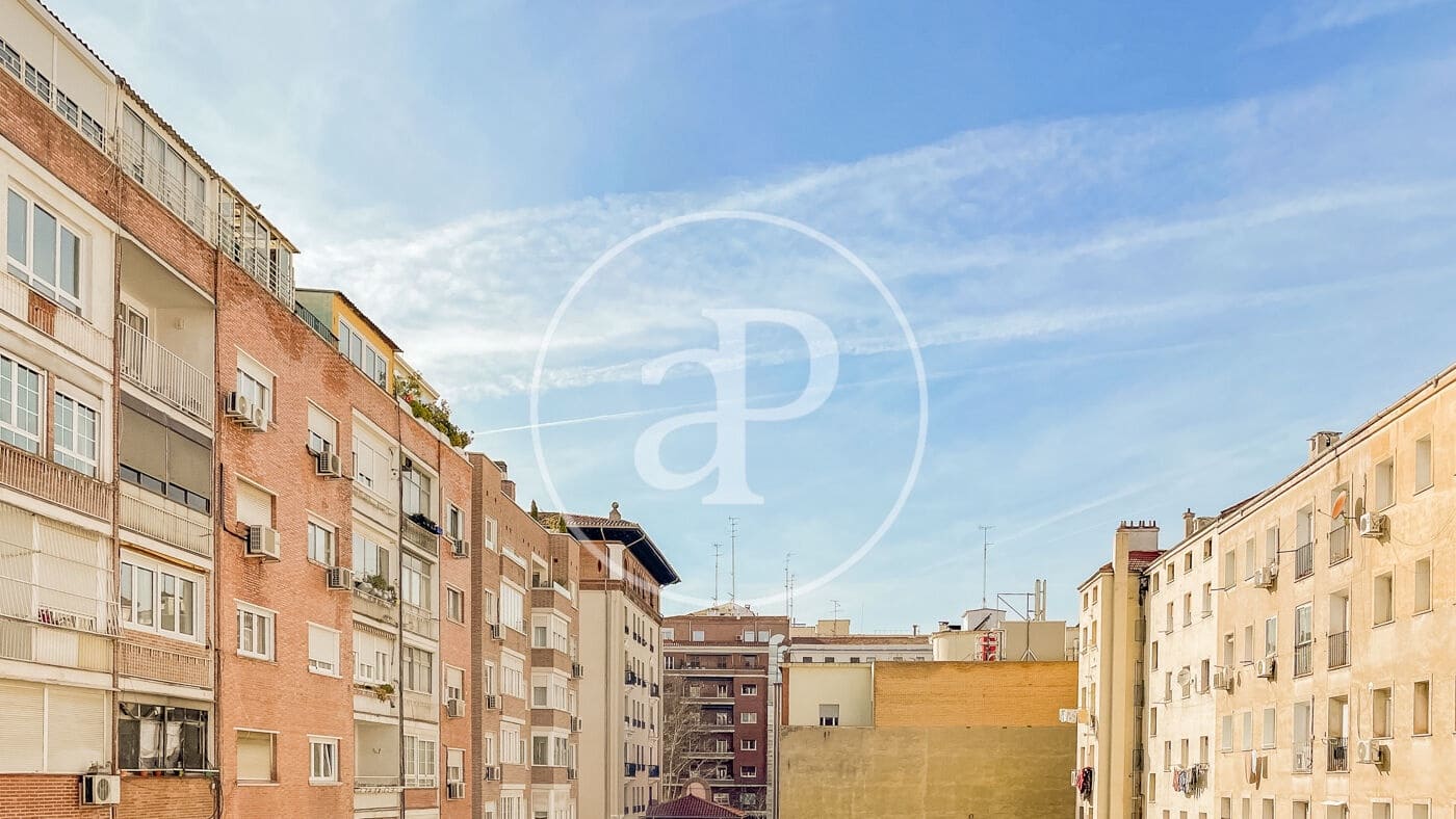 3 bedroom Apartment for rent in Madrid city - € 2,400 (Ref: 9698842)