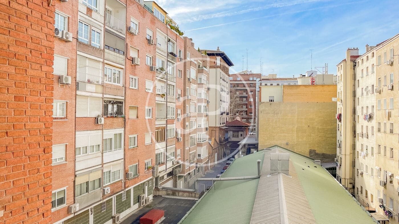 3 bedroom Apartment for rent in Madrid city - € 2,400 (Ref: 9698842)